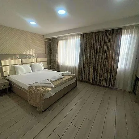 Raimond Istanbul